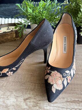 Manolo Blahnik Embroidered Heels Size EU 40.5 | Floral Pumps | Black